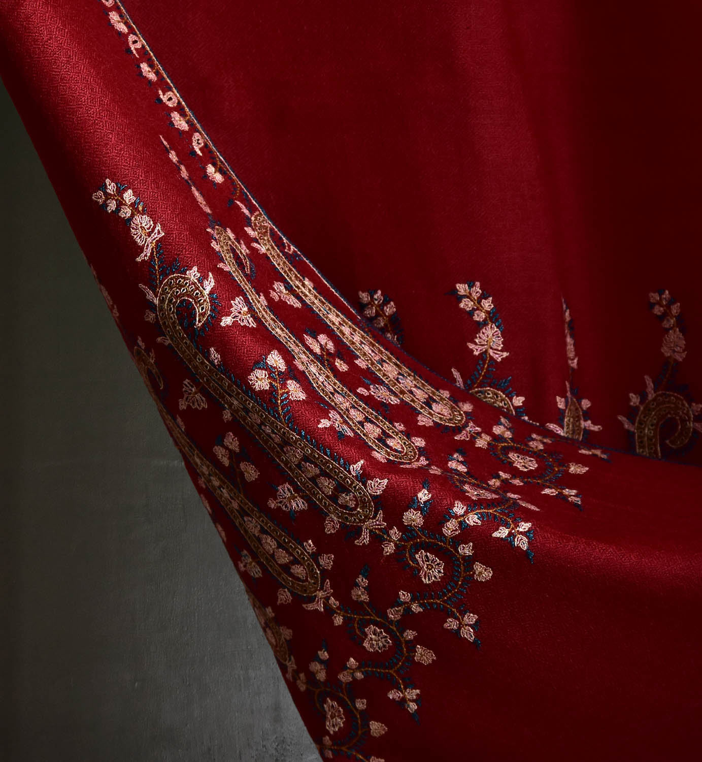 Maroon Pashmina Shawl with Contrasting Paisley Embroidery - Image 4
